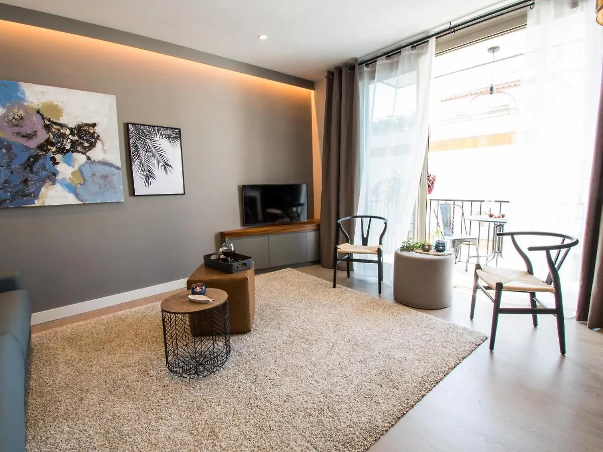 Sitges Spaces Seaside Beach Flat- 4 Bedroom, 2 Bathroom, Terrace, Near Beach Apartment