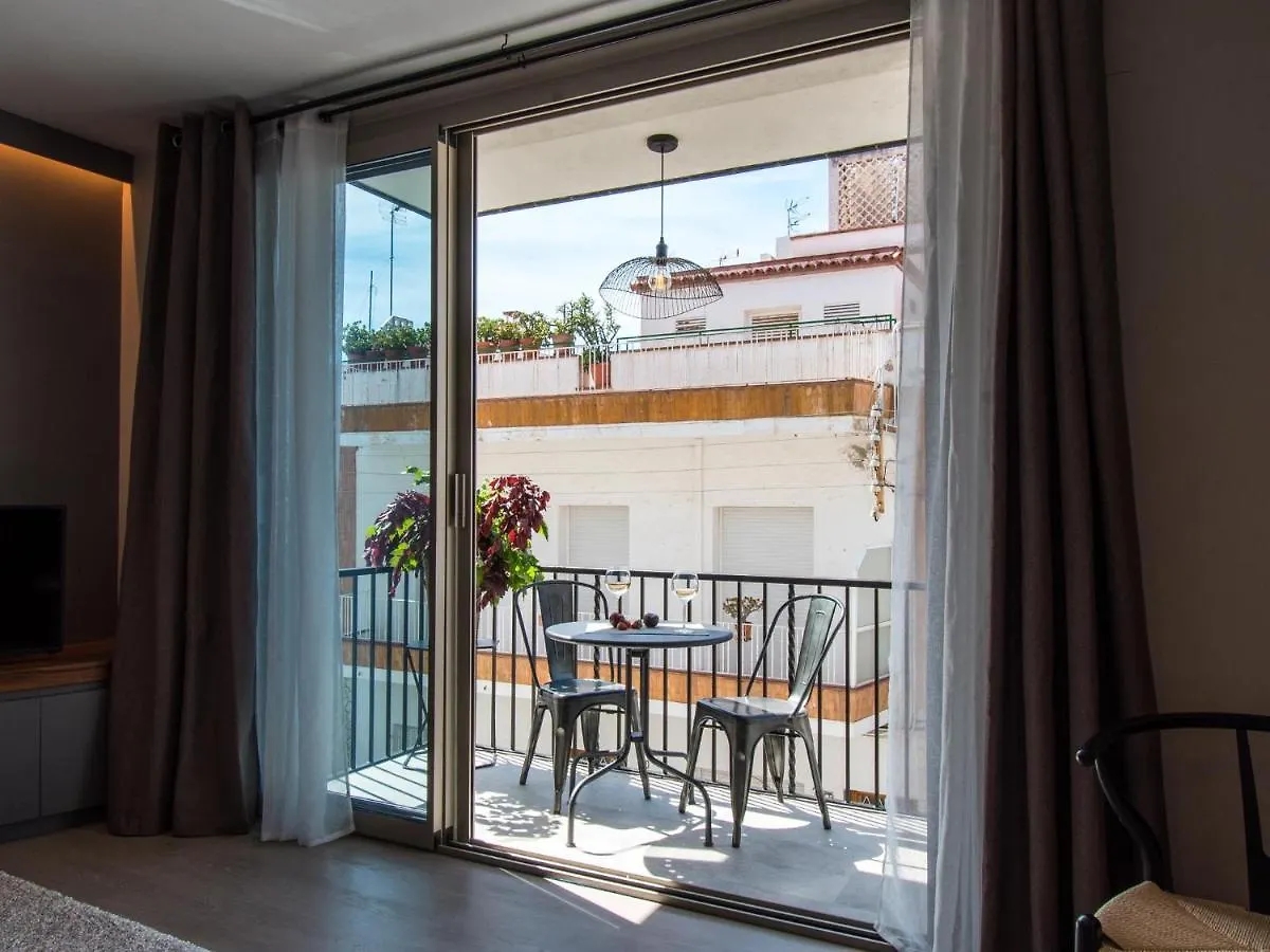 Sitges Spaces Seaside Beach Flat- 4 Bedroom, 2 Bathroom, Terrace, Near Beach location